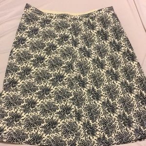 Gap a line skirt. Size 14 black and cream.